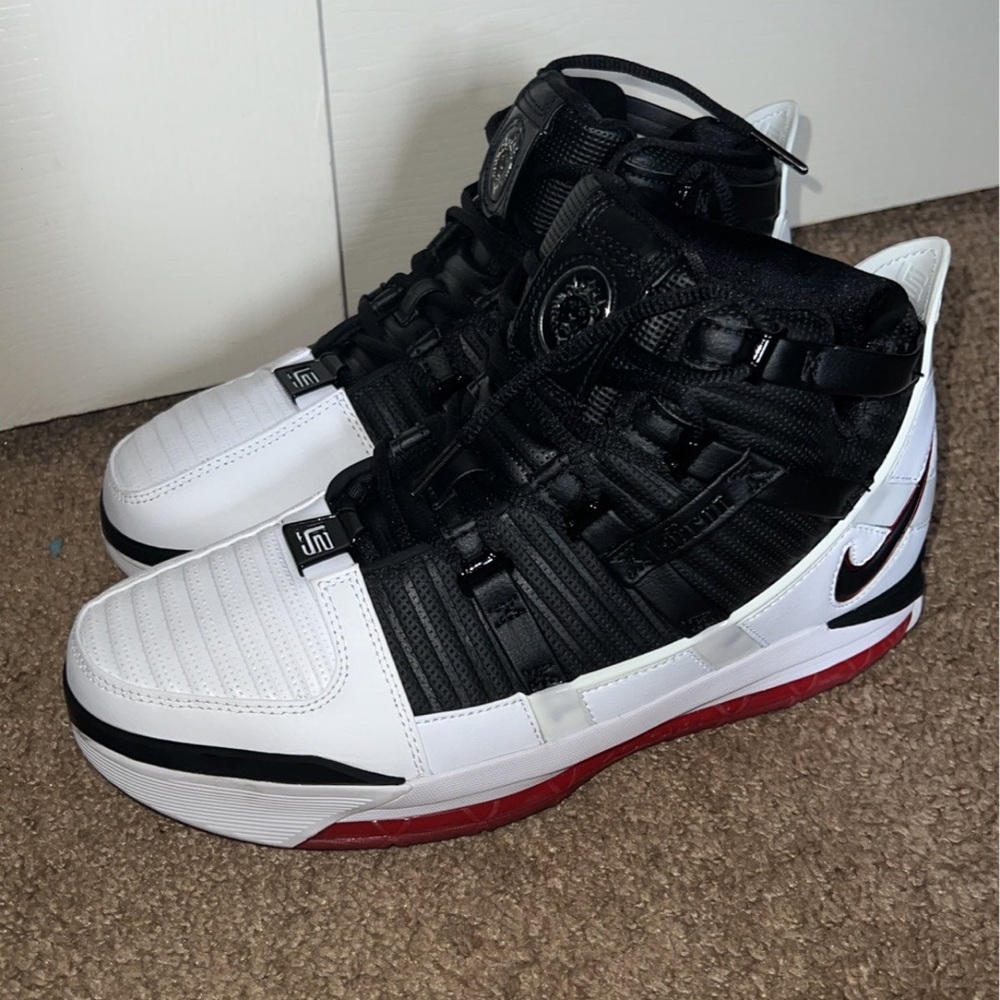 Zoom Lebron 3 retro size 9